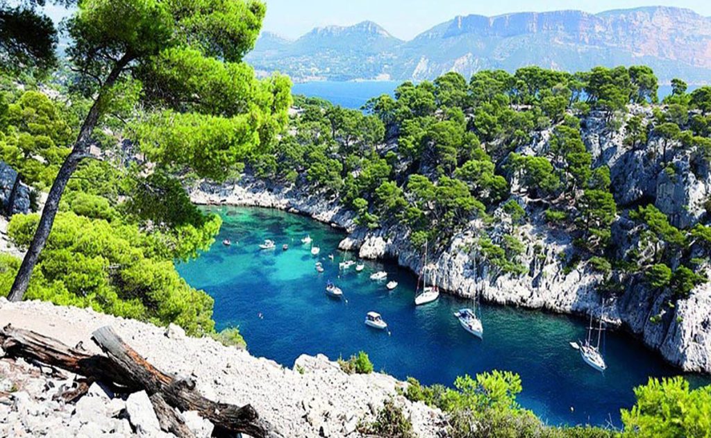 La Côte d’Azur, ce qu’on aime, secrète et enchanteresse